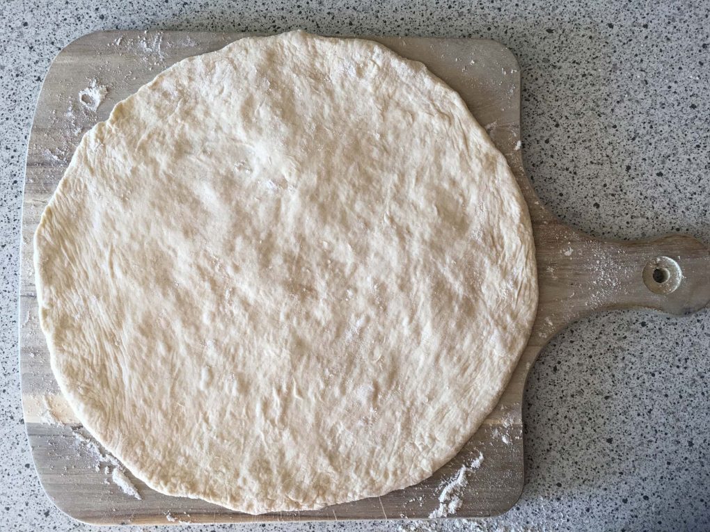 How to shape pizza