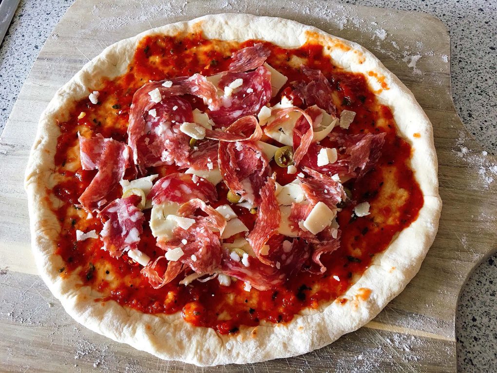Make cheesy crust pizza at home