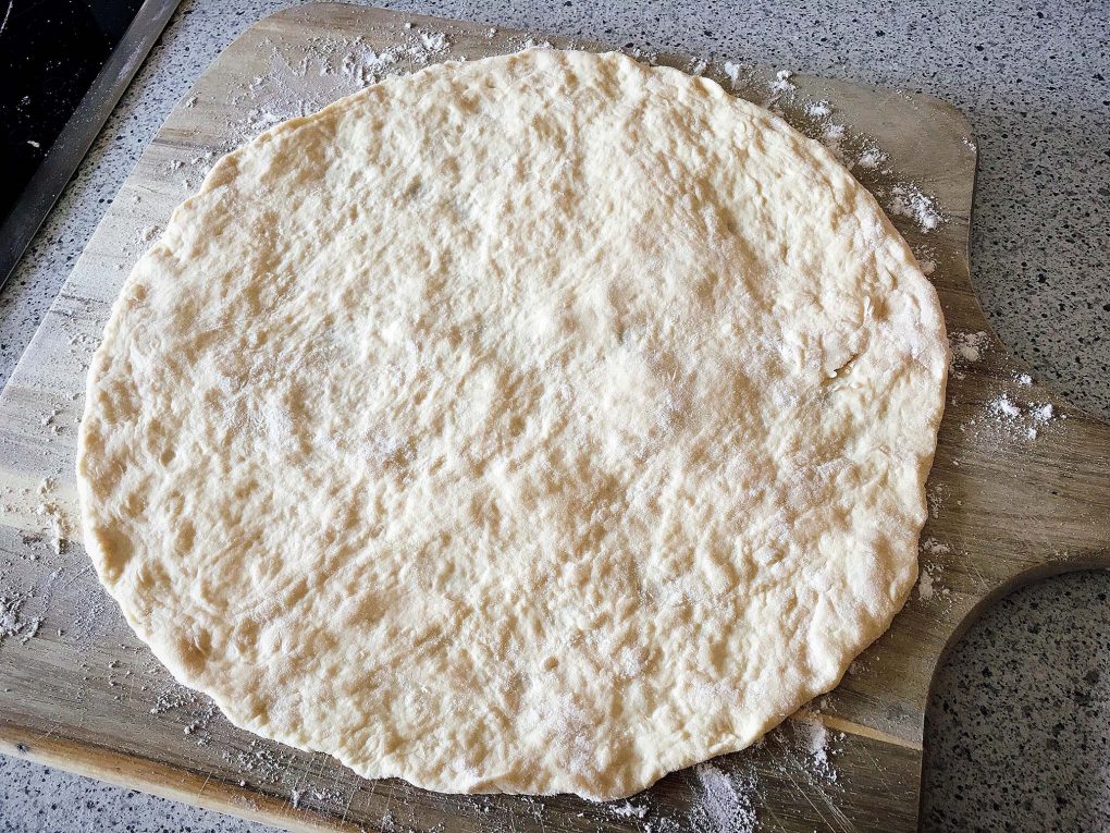 Shape pizza dough